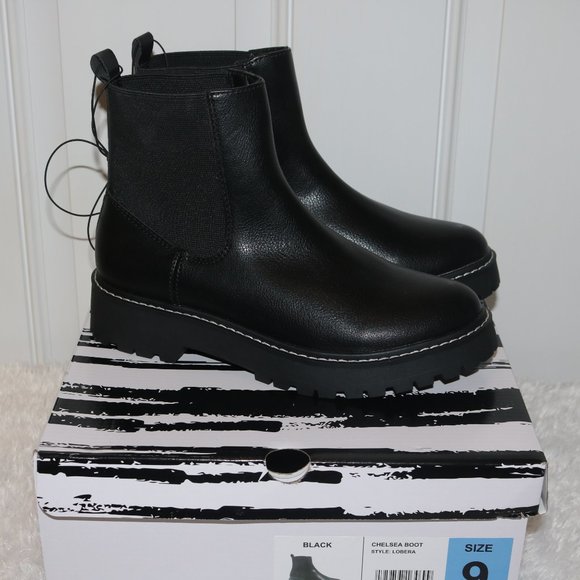 Dolce Vita Shoes - 💥 Host Pick 💥 dolce vita ladies boots size 9 With box